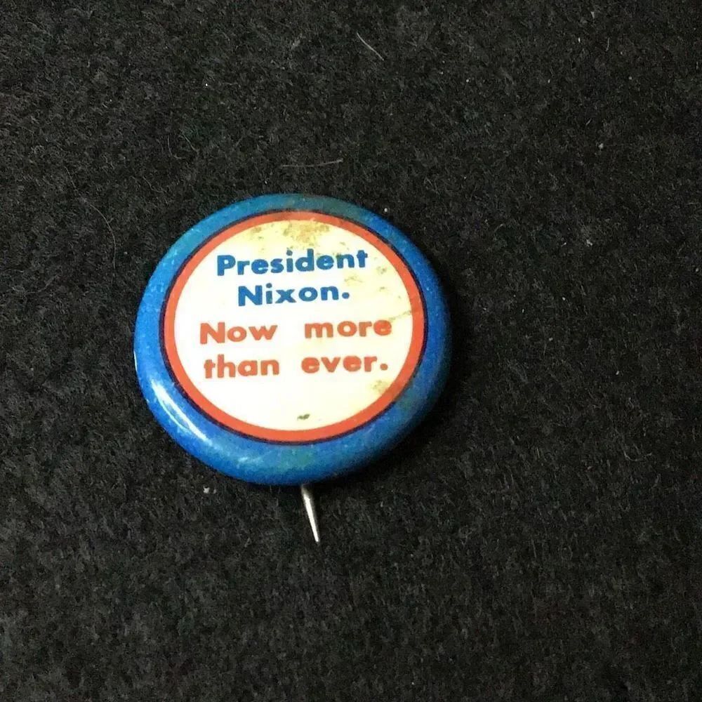 Vintage 1972 Nixon presidential pin